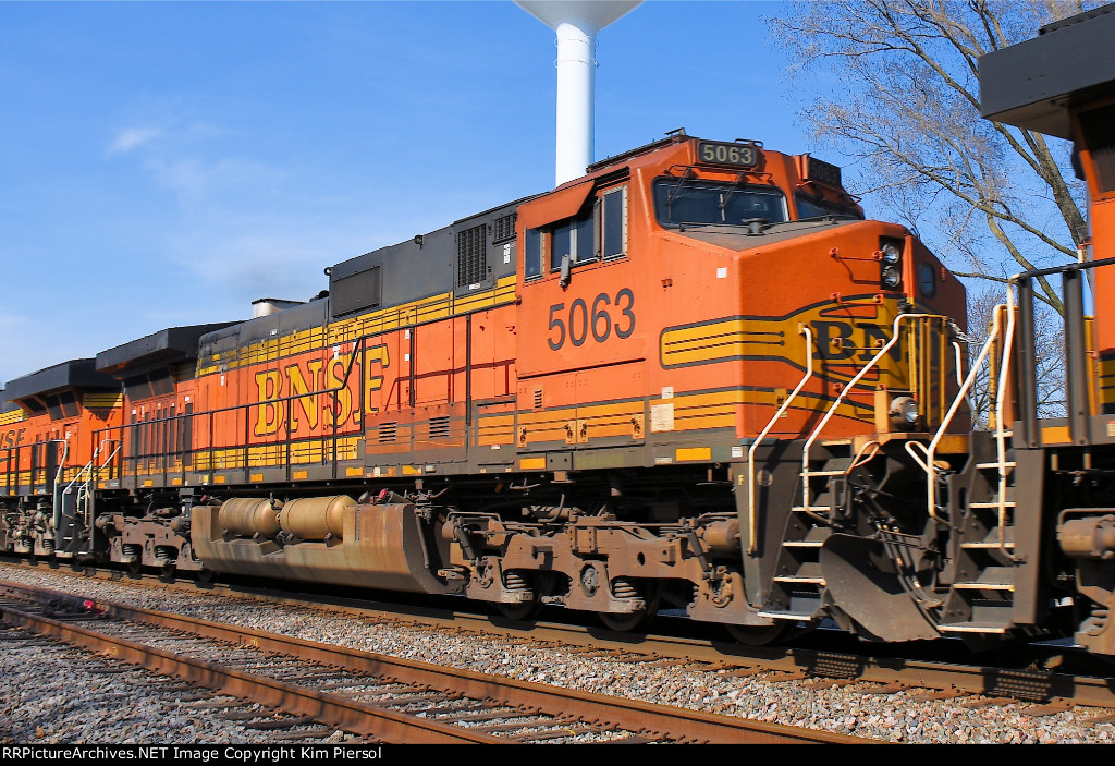 BNSF 5063